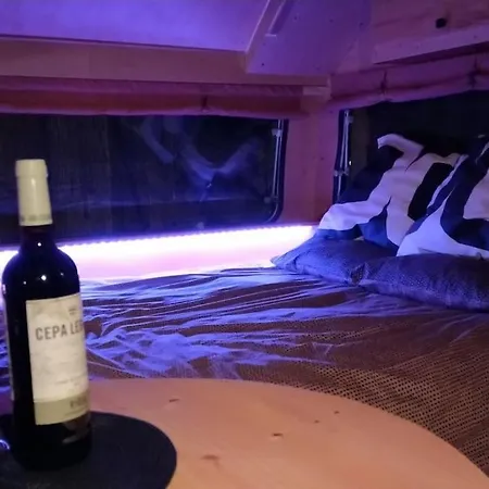 דירה Romantic Eco Getaway