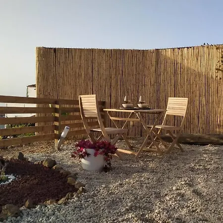 דירה Romantic Eco Getaway *